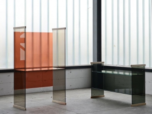 Коллекционная мебель из стекла для дома и офиса
